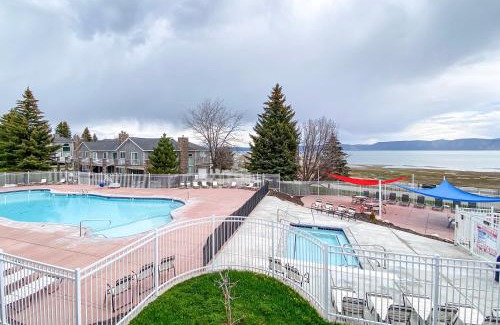Harbor Village House | Inn Building Condo 213 Pet friendly, Patio view