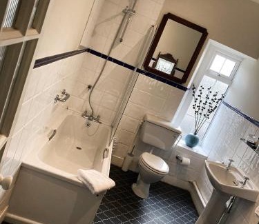 Windrush Hotel | Inn for All Seasons