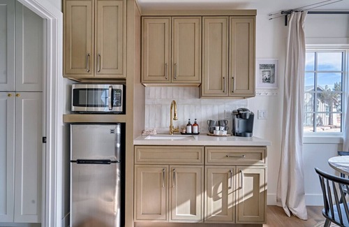 Williams Cabin | Inn History Grand Canyon Cabin 12