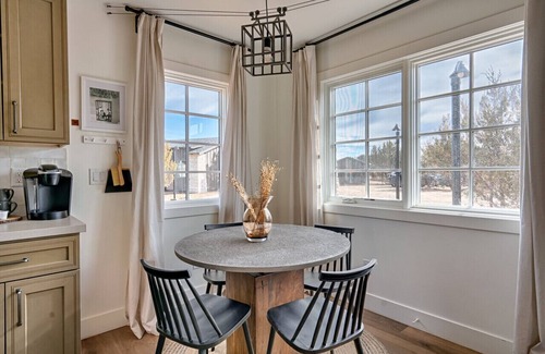 Williams Cabin | Inn History Grand Canyon Cabin 12