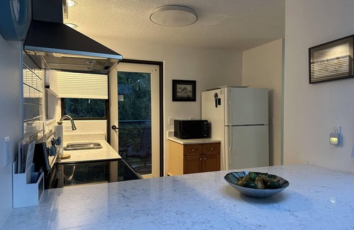 Regional District of Nanaimo Condo | INN OF THE SEA- beautiful 2 bedroom condo, OCEANFRONT Heated Pool/Hot Tub/Dock