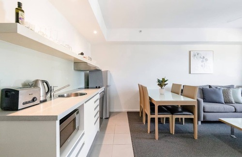 Darwin City Centre Apartment | Inner Bloom Tropical Chic in the CBD with Pool