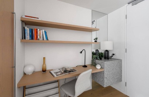 Melbourne Central Business District Apartment | Inner-city Chic near Markets and Flagstaff Station