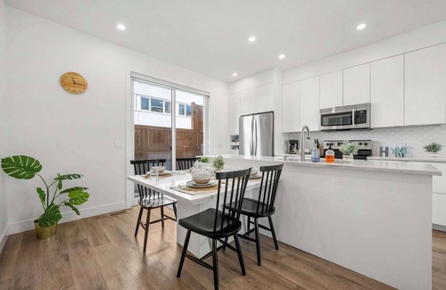 Bridgeland House | Inner-City Chic Urban Farmhouse w/3 Bds and Ba