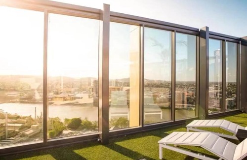 South Brisbane Apartment | Inner-city free parking indoor great location&Pool&Sauna apartment