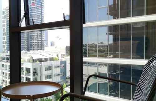 South Brisbane Apartment | Inner-city free parking indoor great location&Pool&Sauna apartment