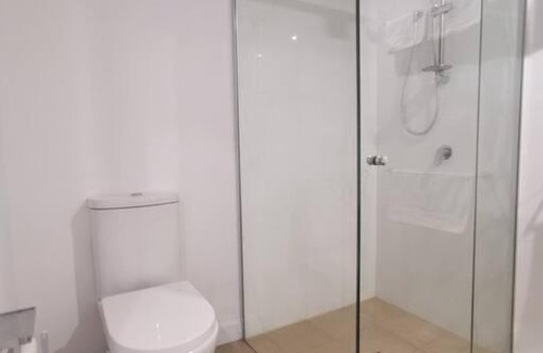 South Brisbane Apartment | Inner-city free parking indoor great location&Pool&Sauna apartment