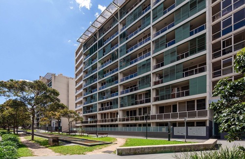 Waterloo Apartment | Inner-city Stay with Pool and Gym Access