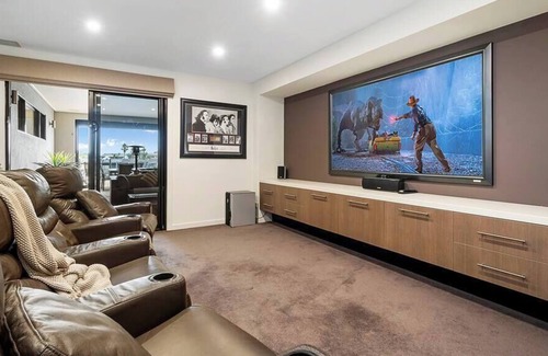 Patterson Lakes House | Inner Harbour - Luxe townhouse with a water view