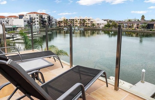 Patterson Lakes House | Inner Harbour - Luxe townhouse with a water view