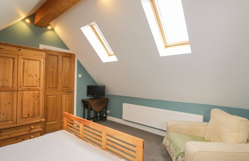 Uffington House | INNISFALLEN HOUSE, pet friendly, with open fire in Uffington