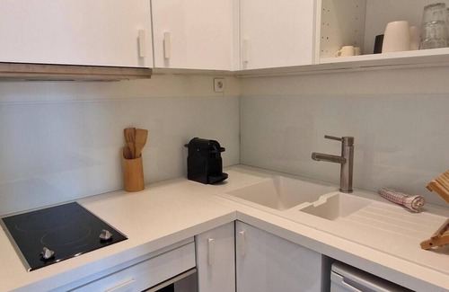 Les Halles Apartment | Innocenti, refurbished studio apartment, central Paris