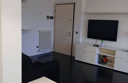 Parma Apartment | INPARMA WEST bright/silent/equipped, bus, stores and restaurants nearby.