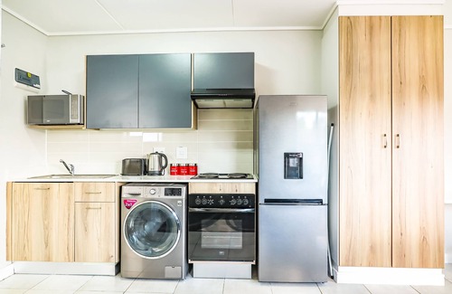 Greater Johannesburg Metropolitan Area Apartment | Insaka's 2 Greenlee Luxurious Studio Apartment