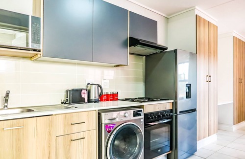 Greater Johannesburg Metropolitan Area Apartment | Insaka's 2 Greenlee Luxurious Studio Apartment