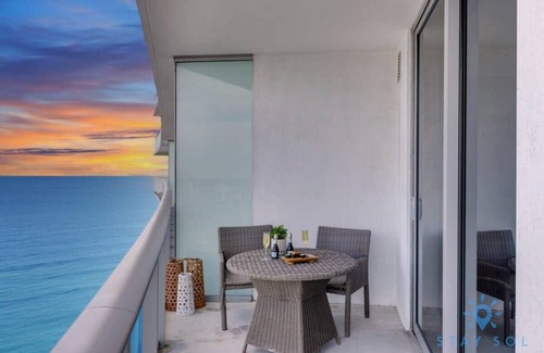 Hollywood South Central Beach Apartment | Insane Ocean View Balcony| Beachfront Resort+ Pool
