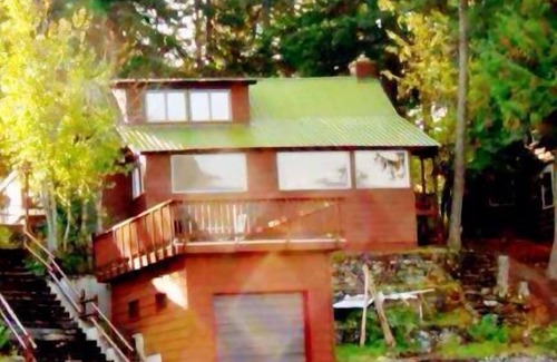 West Glacier Cabin | Inside Glacier National Park, Lakefront cabin