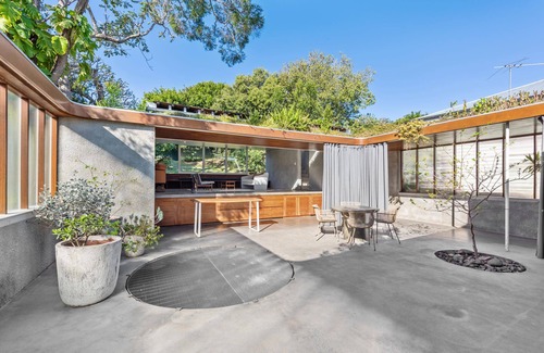 Toowong House | Inside Out! ~ 3 Bed House ~ Toowong