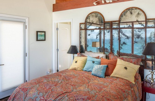 Carmel House | Inspiring Oceanfront Home with Dramatic Coastal Views