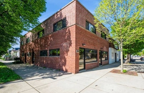 Evanston Apartment | Insta-worthy, 1BR 1BA Apartment in Evanston