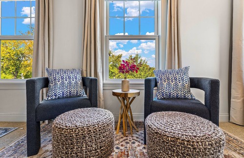 Nokomis House | Insta-worthy spacious getaway near MOA Lakes River