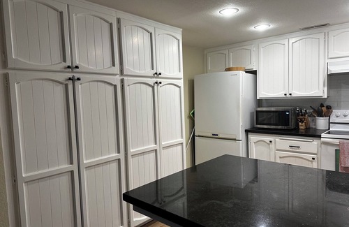 Townsite Condo | Instant Beach Access - Just Steps Away!
