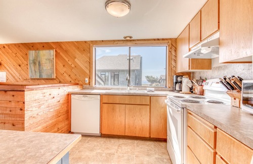 Manzanita House | Instant Beach Access, Gorgeous Ocean Views from this 4 Bedroom in Manzanita!