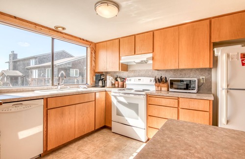Manzanita House | Instant Beach Access, Gorgeous Ocean Views from this 4 Bedroom in Manzanita!