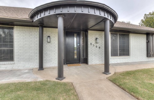 Oklahoma City House | Instaworthy Cozy House - near Lake Hefner, OKC