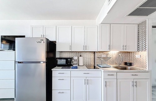 Sunny Isles Beach Apartment | Instaworthy-Prestigious Sunny Isles Beach. Direct beach access from building