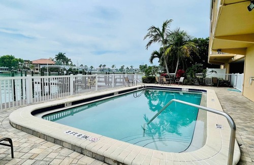 Capri Isle Condo | Inter-coastal Piece of Paradise ? Walk to Beach