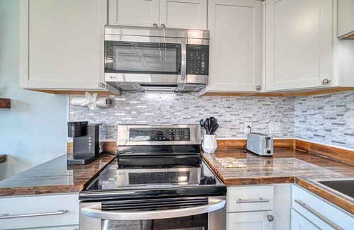 Sneads Ferry House | Intercoastal Views- Dog Friendly with added pet fee -Walk to Beach
