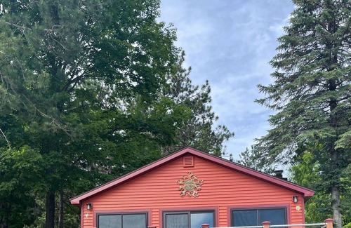Central Lake Cottage | Intermediate Lake Paradise! June 2024 Dates Still Available. Book Today!