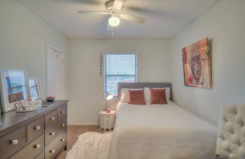 West Old Town House | International cottage across from Old Town Plaza/ Saw Mill Market