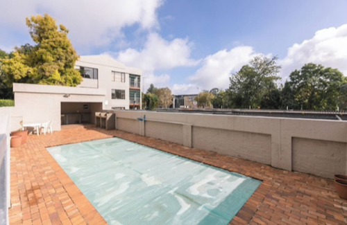 Greater Johannesburg Metropolitan Area Apartment | International House Joburg ~ Unlimited Wifi, Cable, Gated Condo & Parking