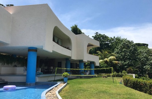 Las Brisas Villa | INTIMACY, BEAUTY AND THE BEST VIEW