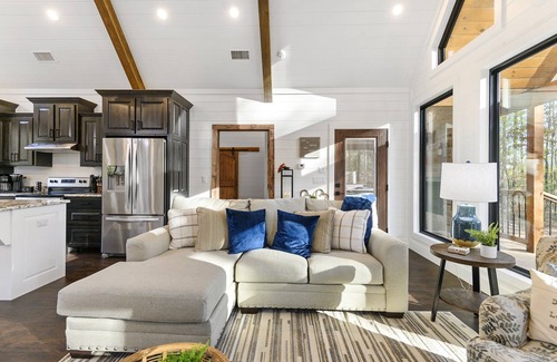 Hochatown Cabin | Intimate Encounter Shower For 2 Private Hot Tub!