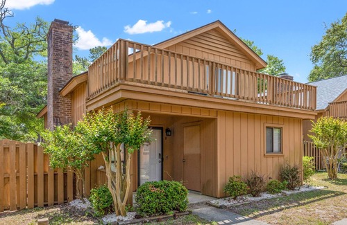 Atlantic Beach House | Intimate patio home w/private sundeck, grill, and fenced yard--close to beach