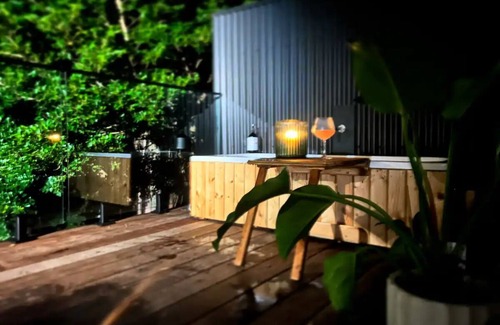Elanora House | Intimate Rainforest abode