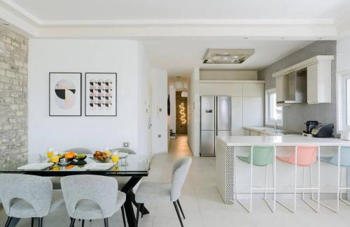 Kerem HaTeimanim Apartment | Into the Jacuzzi by HolyGuest