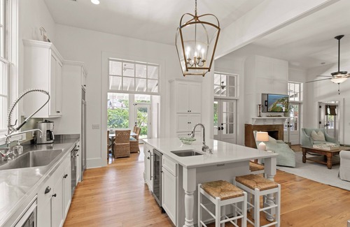 Saint Simons Island House | Into the Mystic sleeps 13 and has a pool