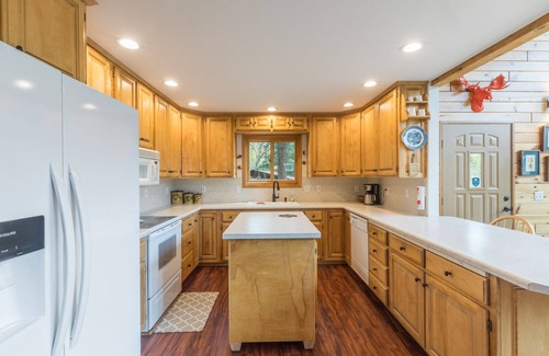 South Fork House | Intown Hidden Gem Overlooking the South Fork River/20 minutes to Wolf Creek