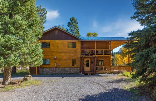 South Fork House | Intown Hidden Gem Overlooking the South Fork River/20 minutes to Wolf Creek