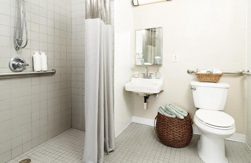 Hampton Hotel | Intown Suites Extended Stay Select Hampton VA