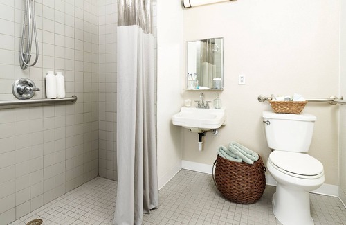 Greenbrier West Hotel | InTown Suites Extended Stay Chesapeake VA - Battlefield Blvd