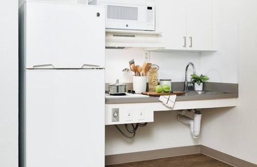 Buechel Apartment | InTown Suites Extended Stay Louisville KY - Airport