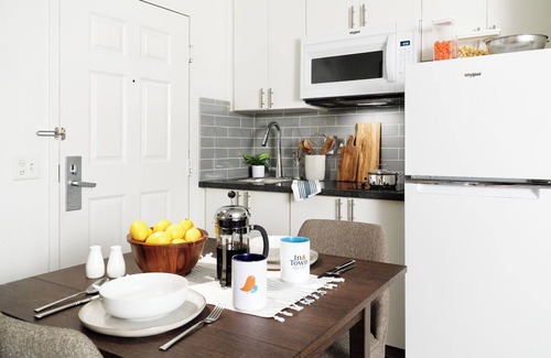 Buechel Apartment | InTown Suites Extended Stay Louisville KY - Wattbourne Lane