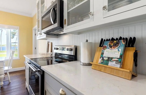 Elizabeth Mcbrides Raulersons House | Intracoastal Waterfront Retreat, Sleeps 10