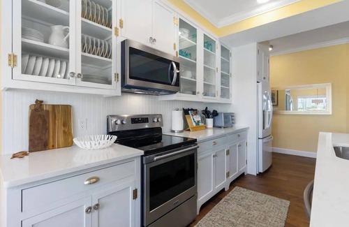 Elizabeth Mcbrides Raulersons House | Intracoastal Waterfront Retreat, Sleeps 10