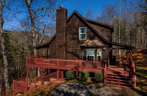 Blairsville Cabin | Intro Rate Fantastic mountain views from the deck with Hot Tub, Fire Pit